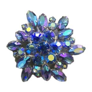 Vintage Weiss Signed Iridescent Aurora Crystal  Silvertone 2.5" Brooch